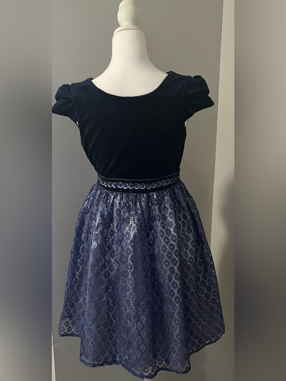 Girls size 16 Navy Velvet & Lace Sequin Waistband Formal Dress